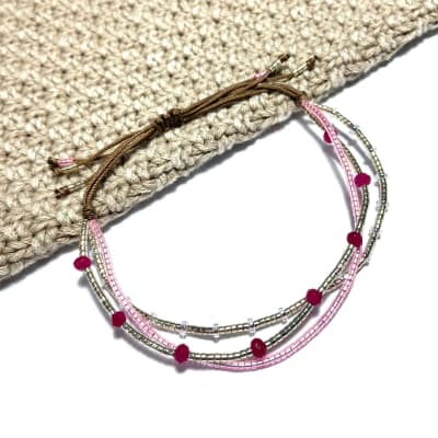 Pulsera triple mix piedra fucsia1