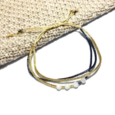 Pulsera triple mix piedra blanca dorado1