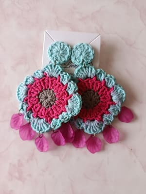 Aros crochet, celeste y fucsia1
