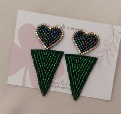 Aros Triángulo Corazón colgante verde1