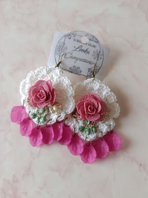 Aros crochet, blancos flor lila1