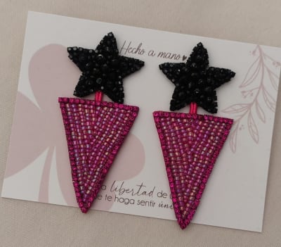 Aros Triángulo estrella colgante fucsia negro1