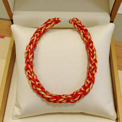 Choker rojo y dorado1