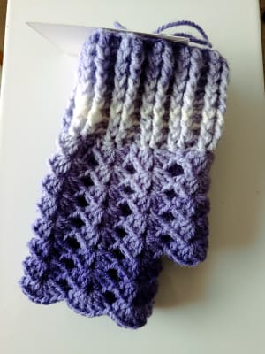 Mitones a crochet lila1