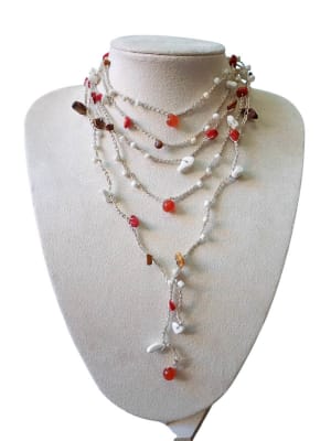 Collar tejido plateado coral1