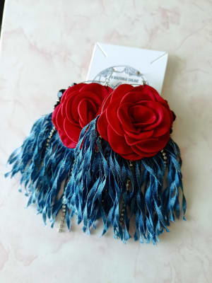 Aros flor rojo, flecos de jeans1
