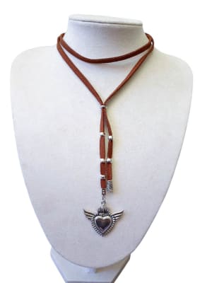 Collar Gamuza café corazón1