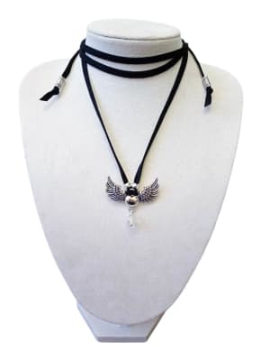 Collar gamuza negro corazón alado1