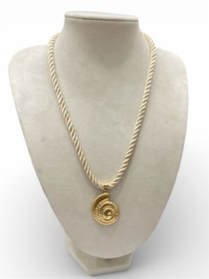 Collar beige caracola1