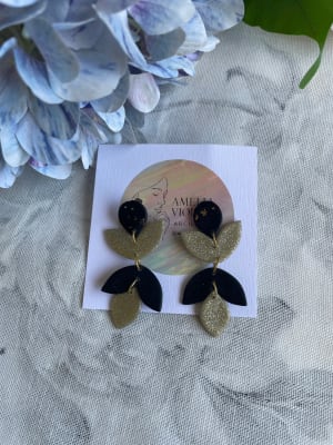 Colgante negro dorado1