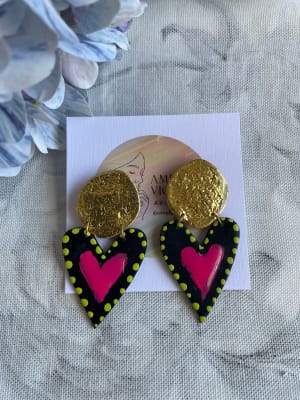 Corazón rockero negra fucsia colgante dorado1