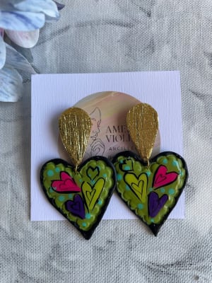 Corazón verde multicolor y colgante dorado1