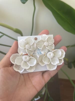 Media flor doble traslúcida y blanco1