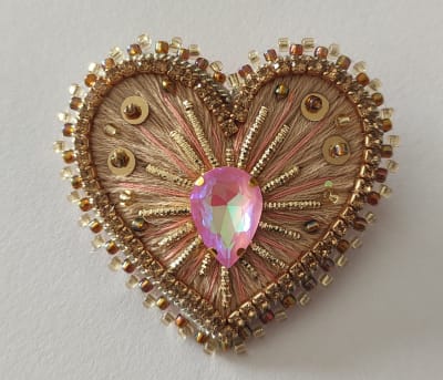 Prendedor corazón pequeño dorado1