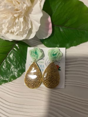 Gota grande mostacilla y flor1