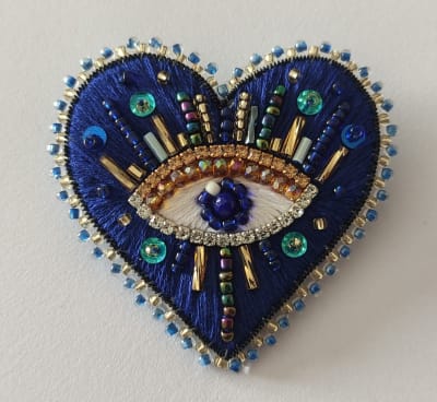 Prendedor Corazón ojito azul1