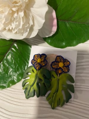 Hoja tropical con flor1