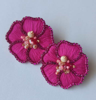 Aros Maxi flor bordada fucsia1