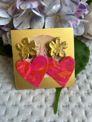 Aros flor dorada y corazón1