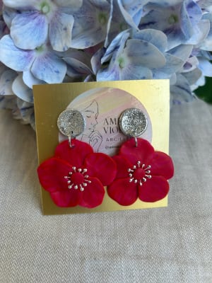 Flor mediana roja colgante plateado1