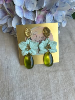 Orquídea turquesa con gota verde1
