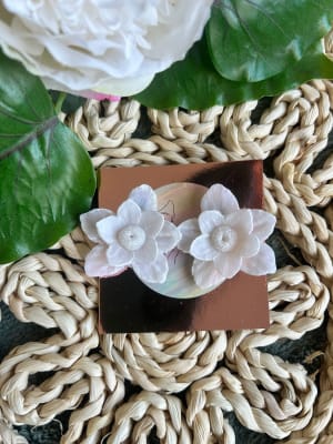 Flor mediana blanca porcelana1