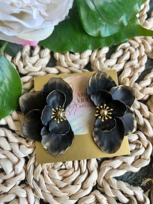 Media flor negra polvo dorado1