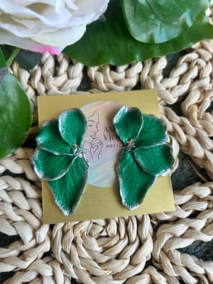 Media flor alargada verde1