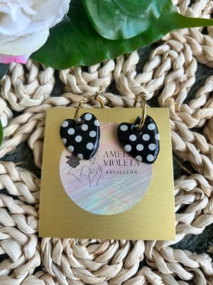 Corazón negro lunares argolla dorada1