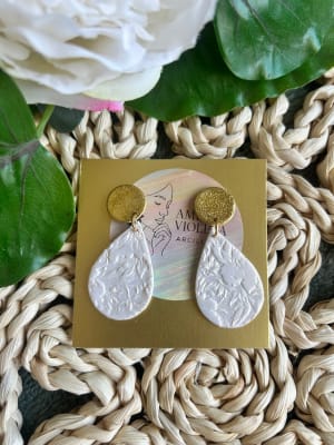 Aros dorado y blanco tapiz1