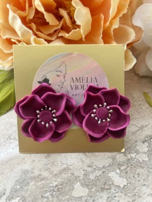 Flor mediana burdeo orilla rosa1