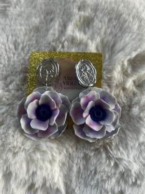 Aros maxi flor colgante lila claro plateada1
