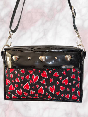 Bandolera Corazones y tachas1