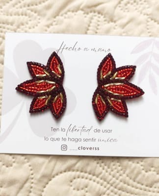 Aros Hojita pequeña rojo y dorado1