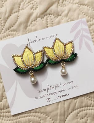 Aros Flor de Loto amarilla CLO1