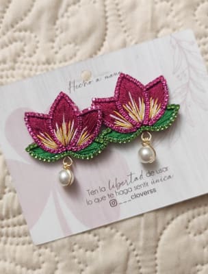 Aros Flor de Loto fucsia CLO1