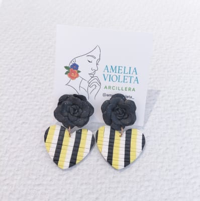 Aros Corazón florido negro amarillo y  blanco1