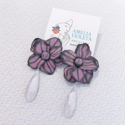 Aros Flor lila negra con gota resina blanca1
