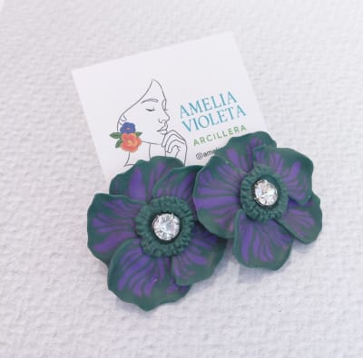 Aros Flor mediana verde morado con brillante1