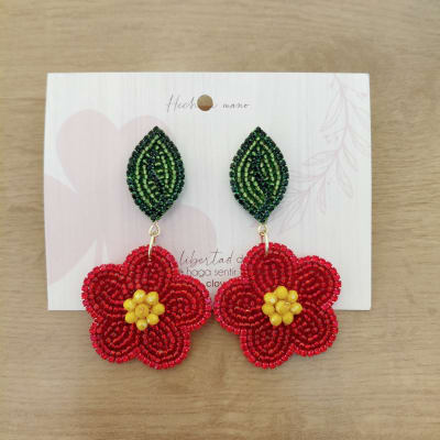 Aros Flor grande con hojita roja1