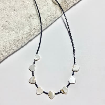 Collar Concha Corazón negro 36 cm más alargue1