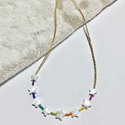 Collar Concha Estrella arcoíris 36 cm más alargue1