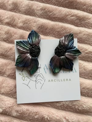 Aros Media Flor negra tornasol1