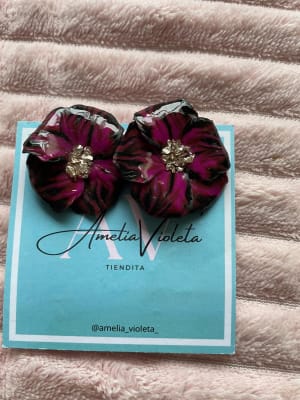 Aros Flor Simple negra fucsia1