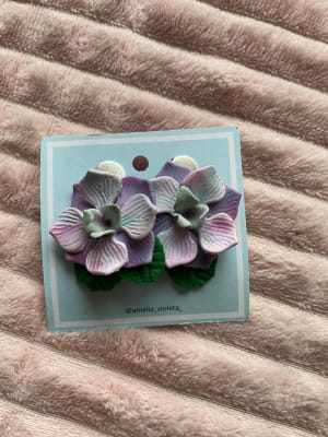 Aros Hortensia lila con hojas1