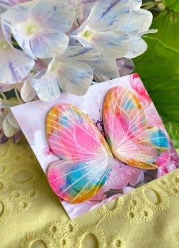 Aros Mariposa fondo marmolado arcoíris1