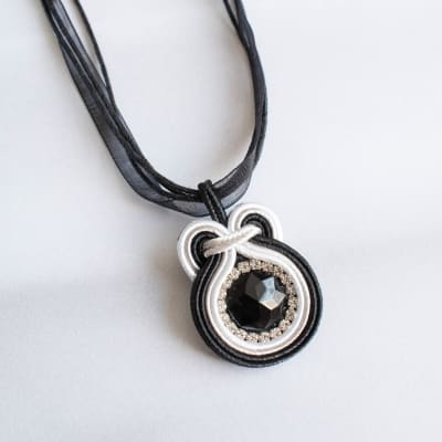 Collar Soutache simple negro1