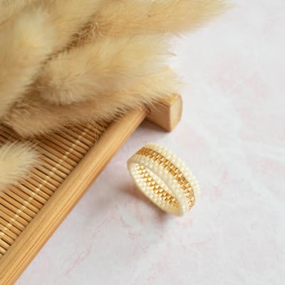 Anillo Cintas crema y dorado1