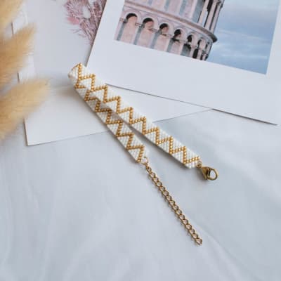 Pulsera ZigZag Simple blanco y dorado1