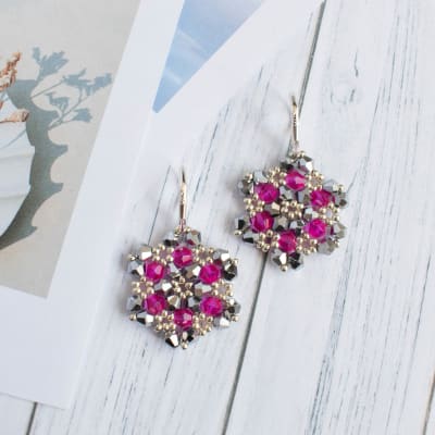 Aros Hexágono plateado y fucsia1